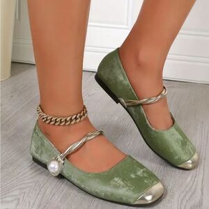 Womens Elegant Green Velvet And Gold Square Toe Pearl Detail Mary Jane Flats 42